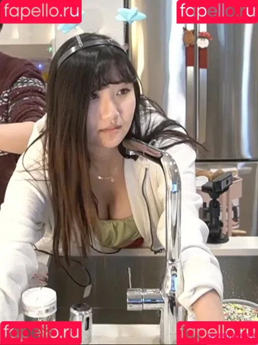 AriaSaki / annoyingaria Onlyfans Photo Gallery 