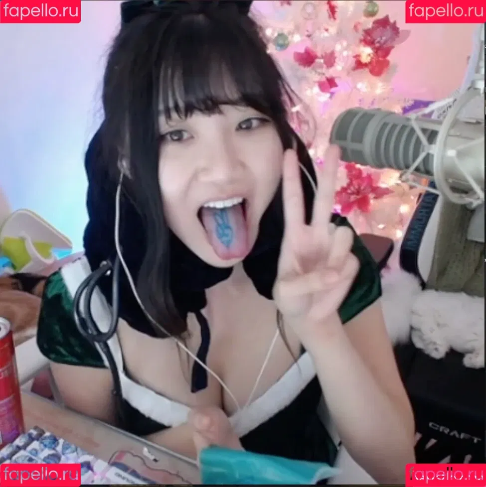 AriaSaki / annoyingaria Onlyfans Photo Gallery 