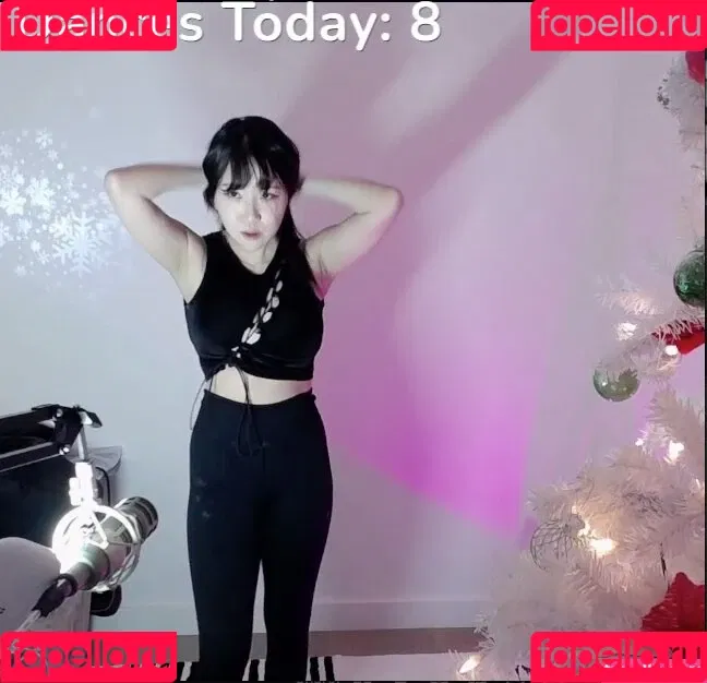 AriaSaki / annoyingaria Onlyfans Photo Gallery 