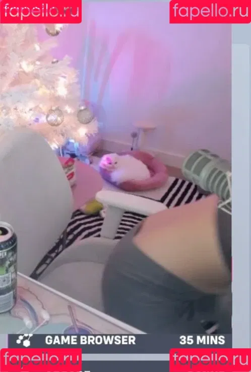 AriaSaki / annoyingaria Onlyfans Photo Gallery 