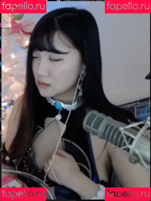 AriaSaki / annoyingaria Onlyfans Photo Gallery 