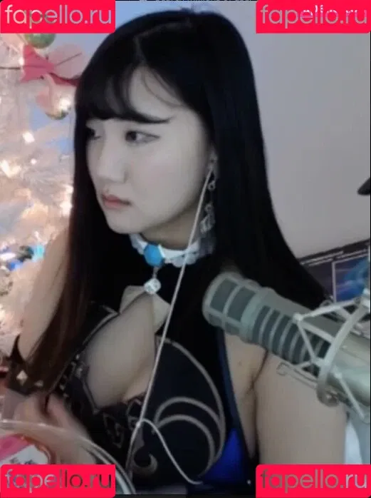AriaSaki / annoyingaria Onlyfans Photo Gallery 