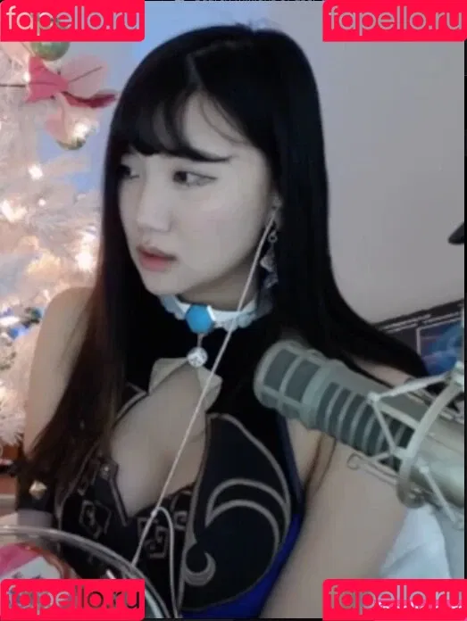 AriaSaki / annoyingaria Onlyfans Photo Gallery 