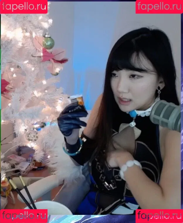 AriaSaki / annoyingaria Onlyfans Photo Gallery 