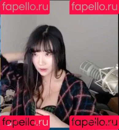 AriaSaki / annoyingaria Onlyfans Photo Gallery 