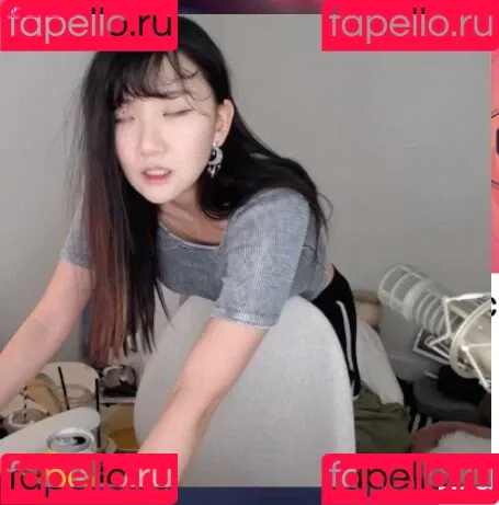 AriaSaki / annoyingaria Onlyfans Photo Gallery 