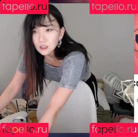 AriaSaki / annoyingaria Onlyfans Photo Gallery 