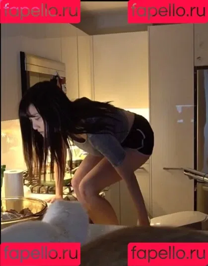AriaSaki / annoyingaria Onlyfans Photo Gallery 
