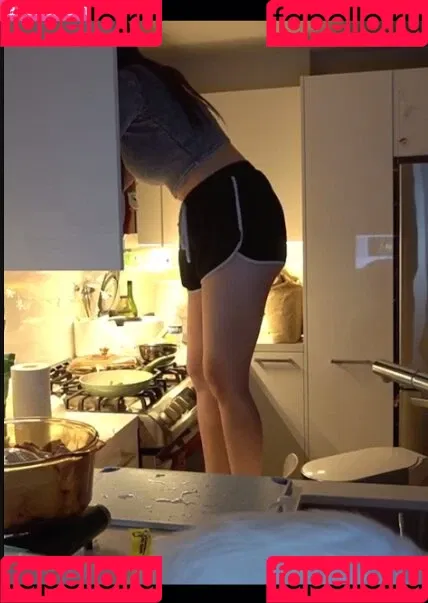 AriaSaki / annoyingaria Onlyfans Photo Gallery 