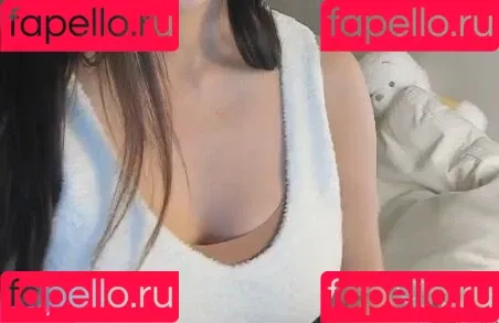 AriaSaki / annoyingaria Onlyfans Photo Gallery 