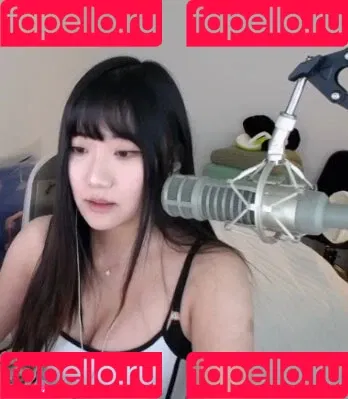 AriaSaki / annoyingaria Onlyfans Photo Gallery 