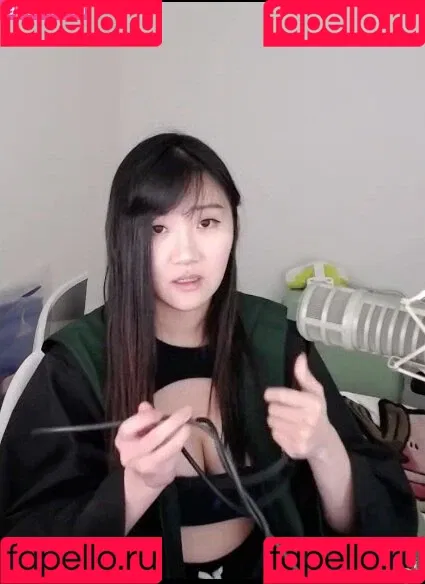 AriaSaki / annoyingaria Onlyfans Photo Gallery 