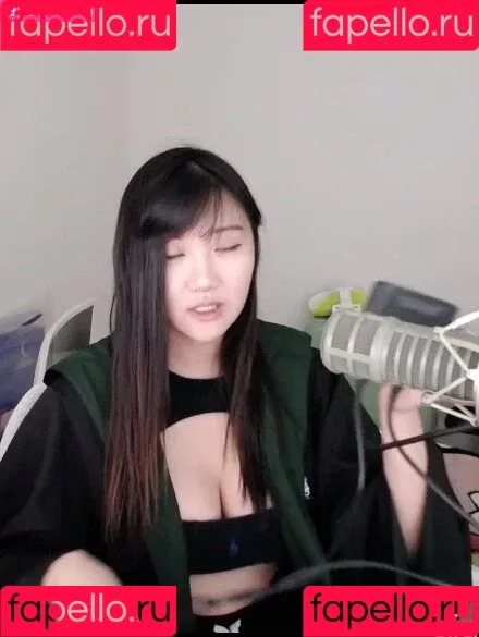 AriaSaki / annoyingaria Onlyfans Photo Gallery 
