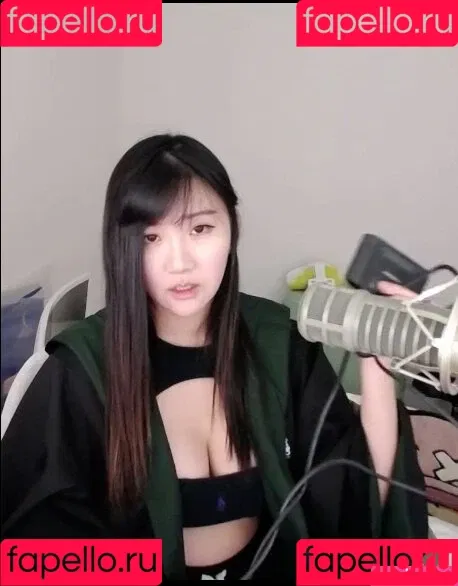 AriaSaki / annoyingaria Onlyfans Photo Gallery 