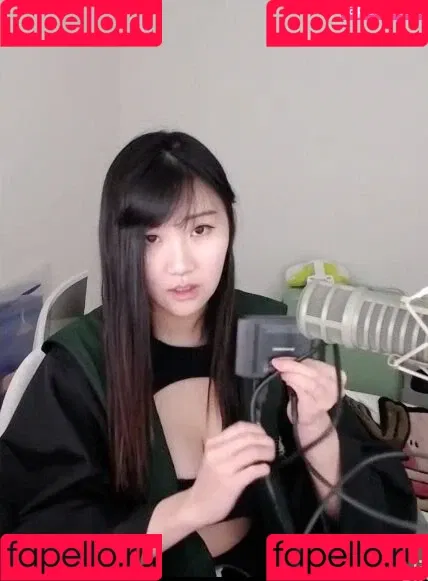 AriaSaki / annoyingaria Onlyfans Photo Gallery 