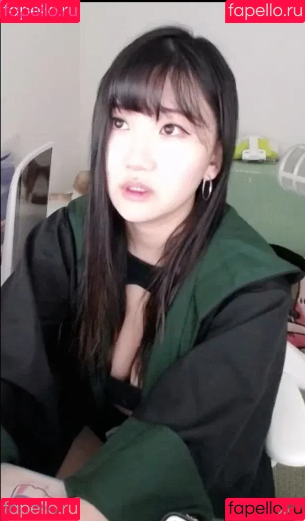 AriaSaki / annoyingaria Onlyfans Photo Gallery 