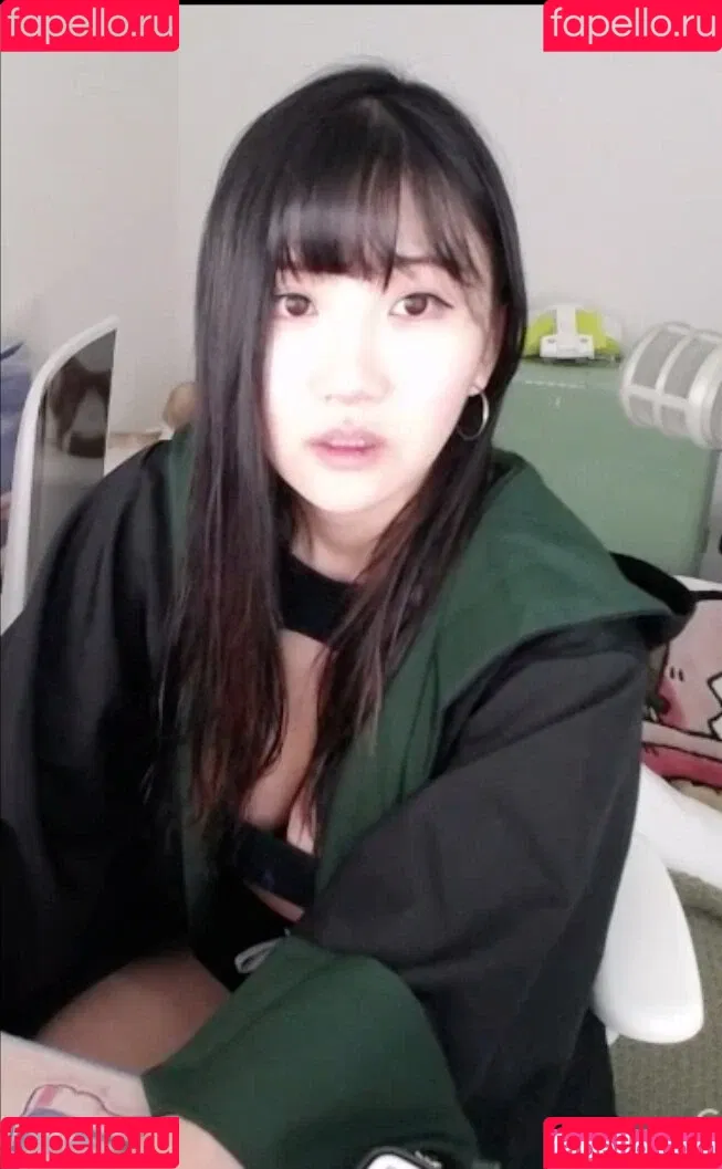 AriaSaki / annoyingaria Onlyfans Photo Gallery 
