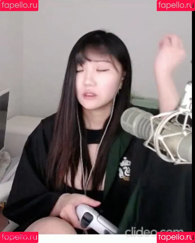 AriaSaki / annoyingaria Onlyfans Photo Gallery 