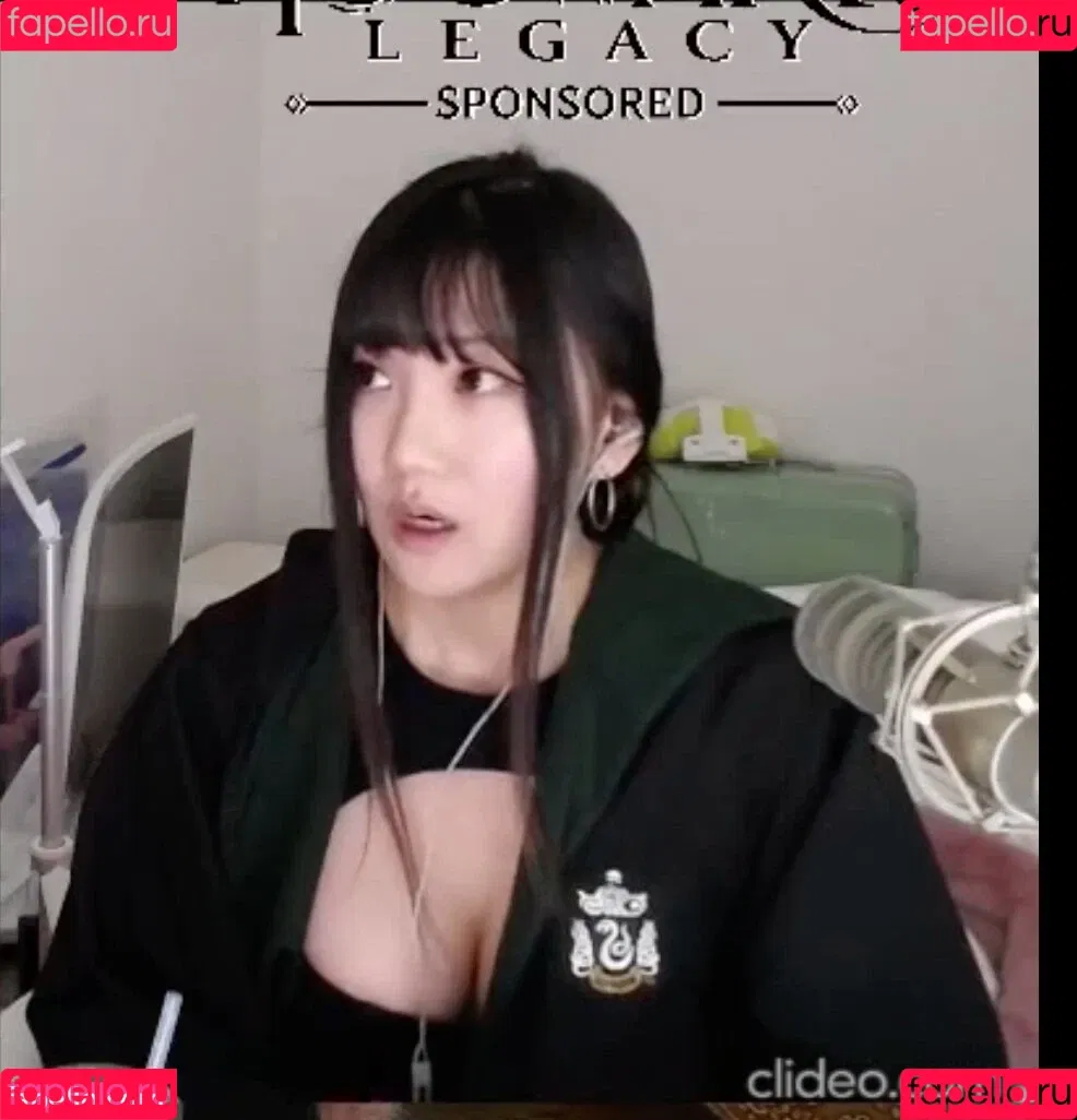 AriaSaki / annoyingaria Onlyfans Photo Gallery 