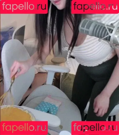 AriaSaki / annoyingaria Onlyfans Photo Gallery 