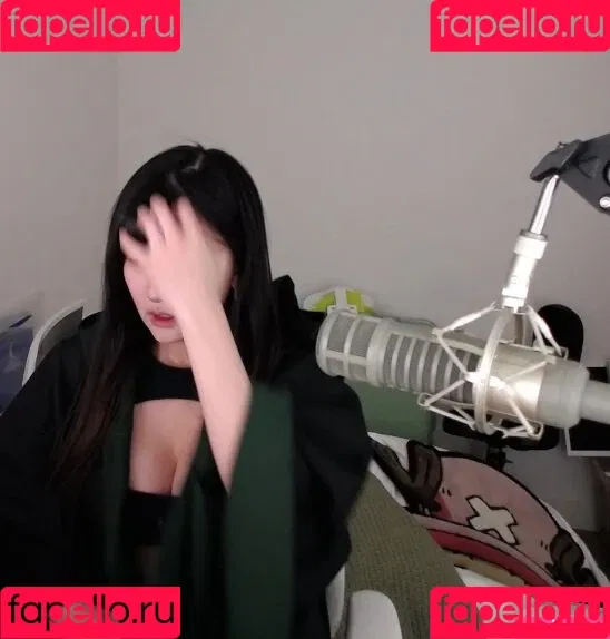 AriaSaki / annoyingaria Onlyfans Photo Gallery 