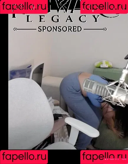 AriaSaki / annoyingaria Onlyfans Photo Gallery 