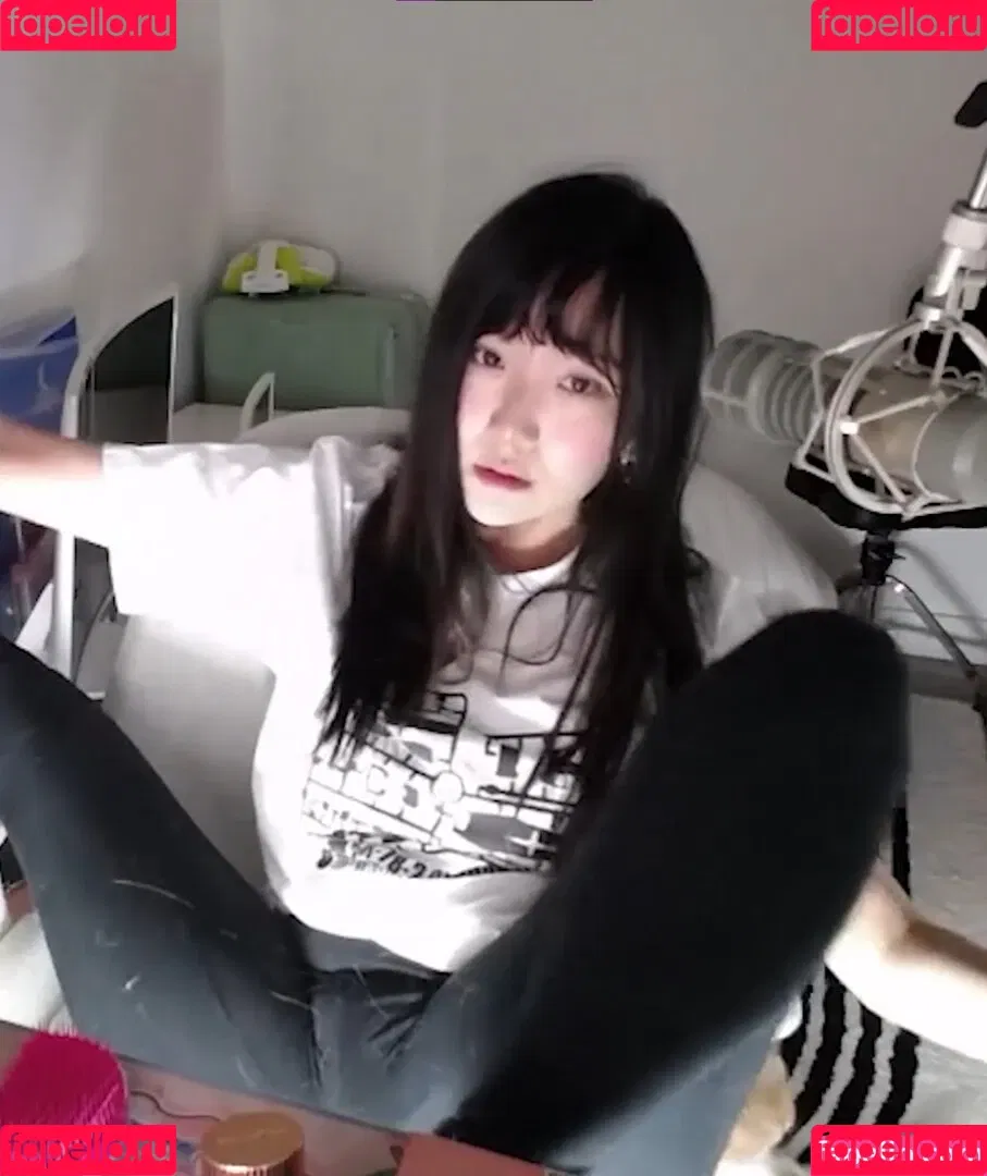 AriaSaki / annoyingaria Onlyfans Photo Gallery 