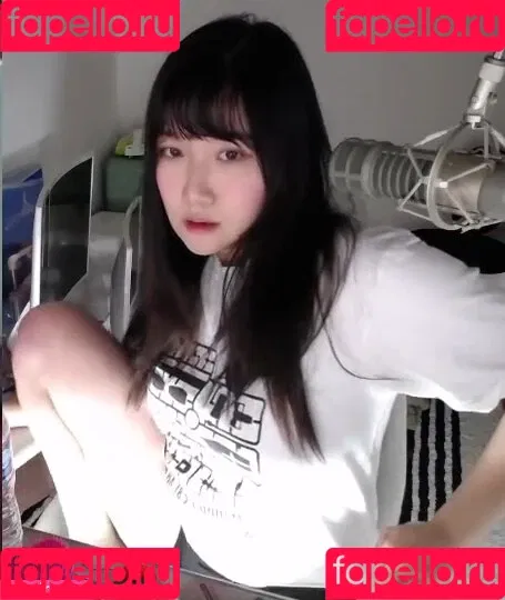 AriaSaki / annoyingaria Onlyfans Photo Gallery 
