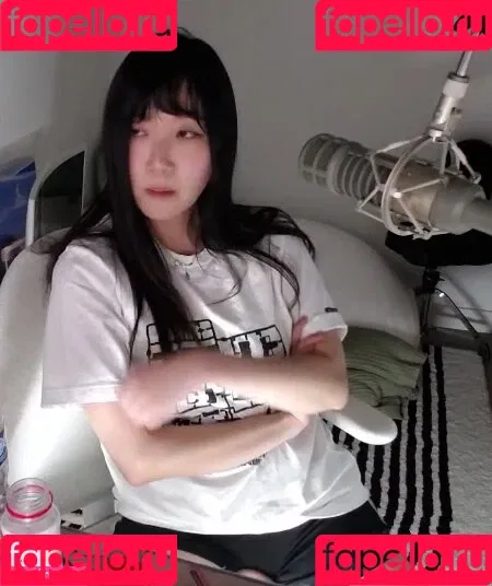 AriaSaki / annoyingaria Onlyfans Photo Gallery 
