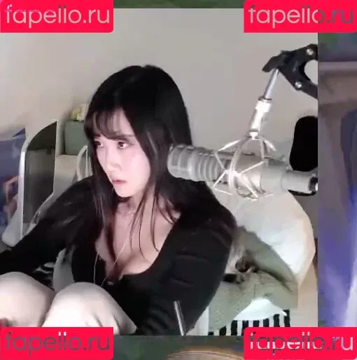 AriaSaki / annoyingaria Onlyfans Photo Gallery 