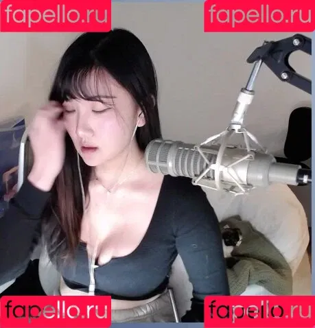 AriaSaki / annoyingaria Onlyfans Photo Gallery 