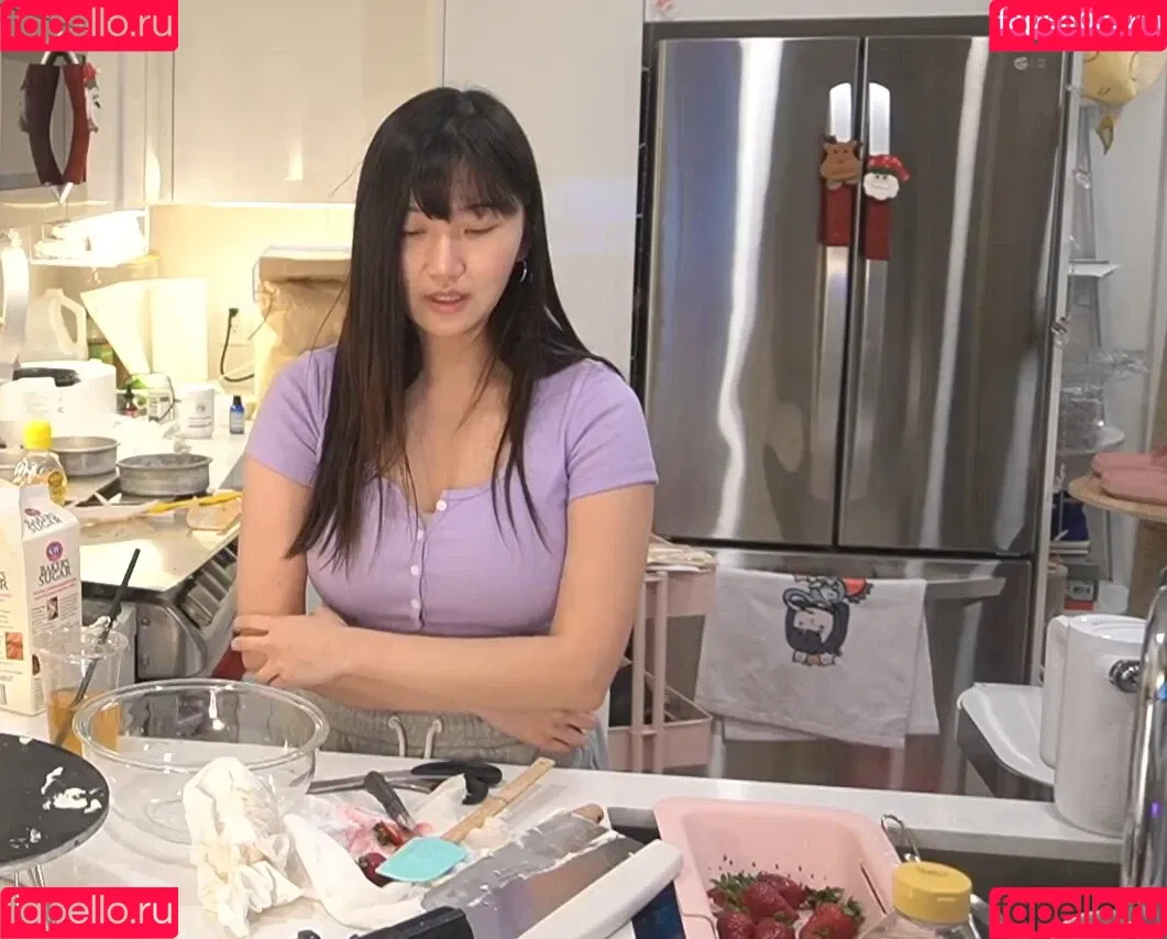 AriaSaki / annoyingaria Onlyfans Photo Gallery 