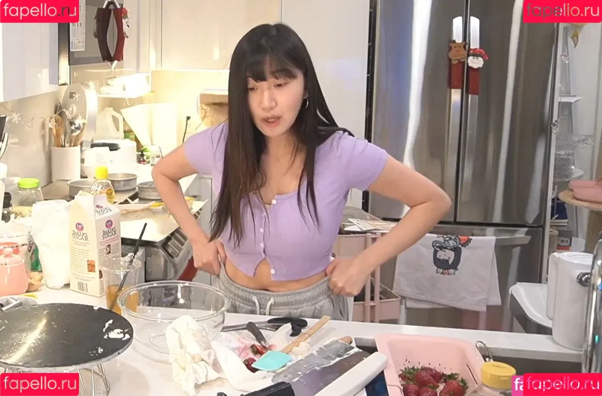 AriaSaki / annoyingaria Onlyfans Photo Gallery 