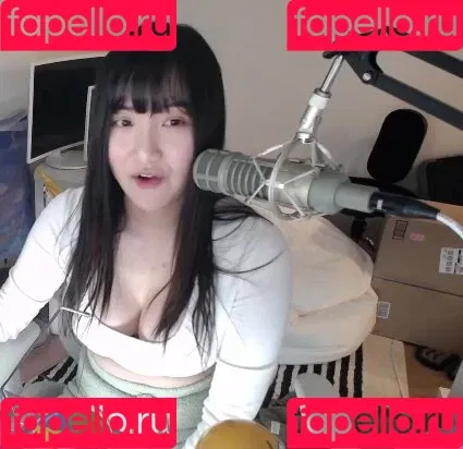 AriaSaki / annoyingaria Onlyfans Photo Gallery 