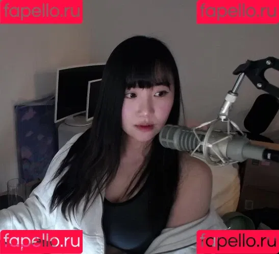 AriaSaki / annoyingaria Onlyfans Photo Gallery 