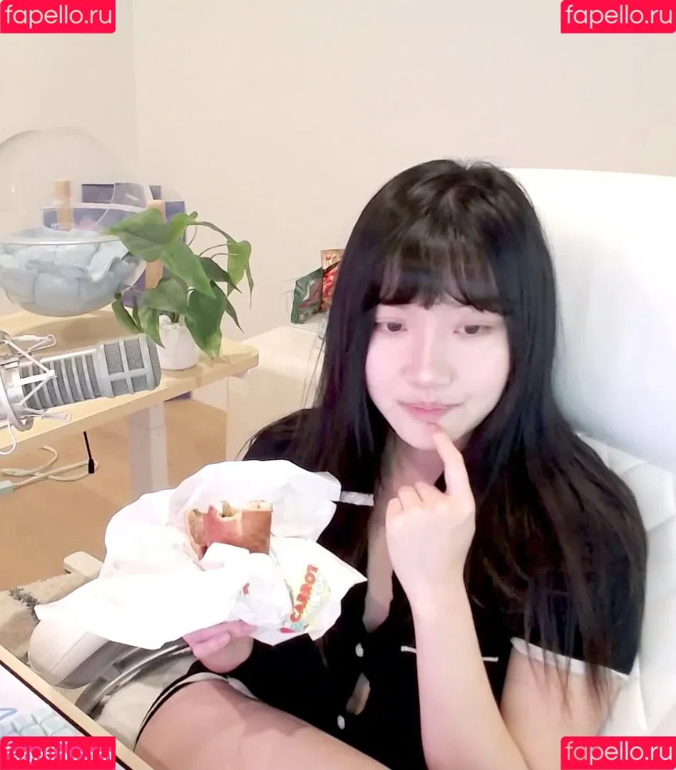 AriaSaki / annoyingaria Onlyfans Photo Gallery 