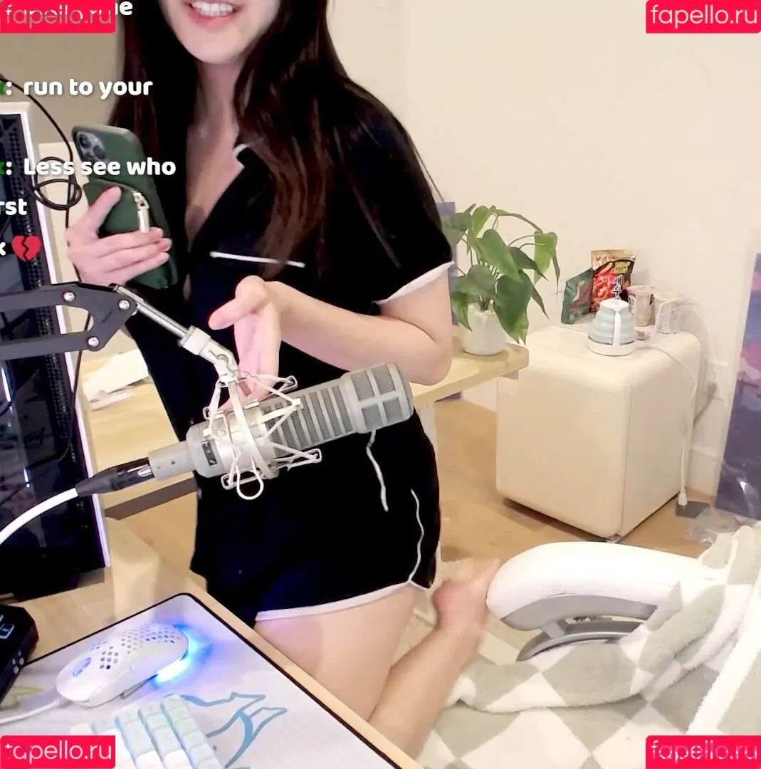 AriaSaki / annoyingaria Onlyfans Photo Gallery 