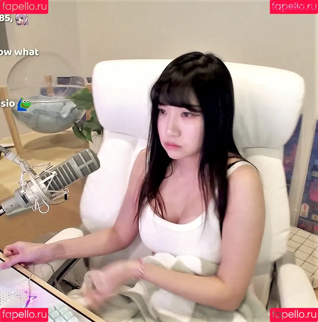 AriaSaki / annoyingaria Onlyfans Photo Gallery 
