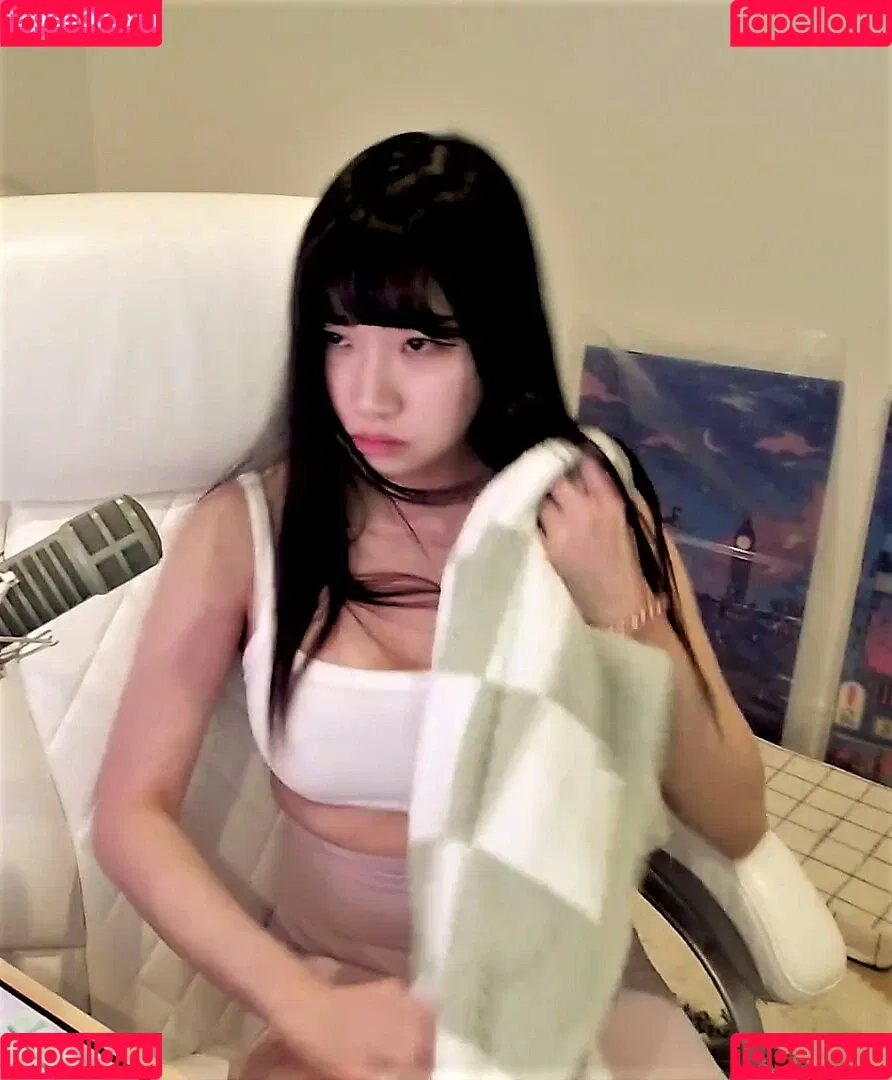 AriaSaki / annoyingaria Onlyfans Photo Gallery 