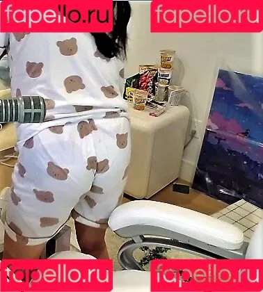 AriaSaki / annoyingaria Onlyfans Photo Gallery 