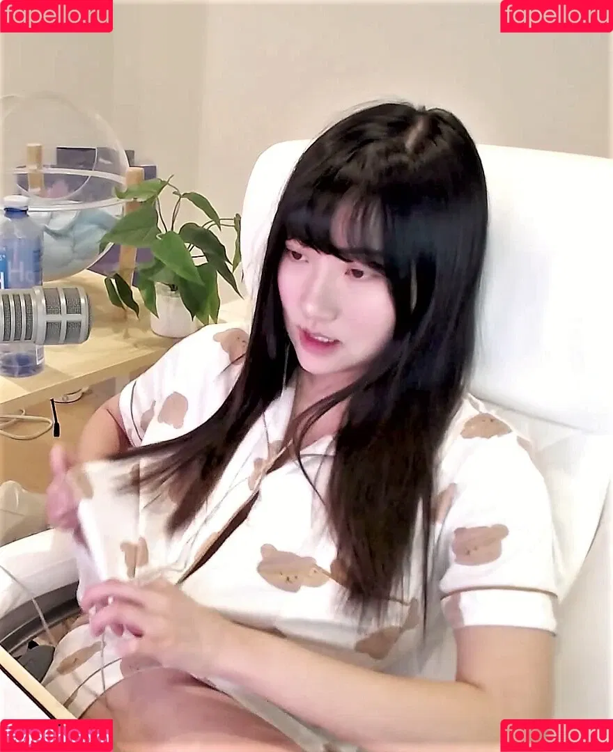 AriaSaki / annoyingaria Onlyfans Photo Gallery 