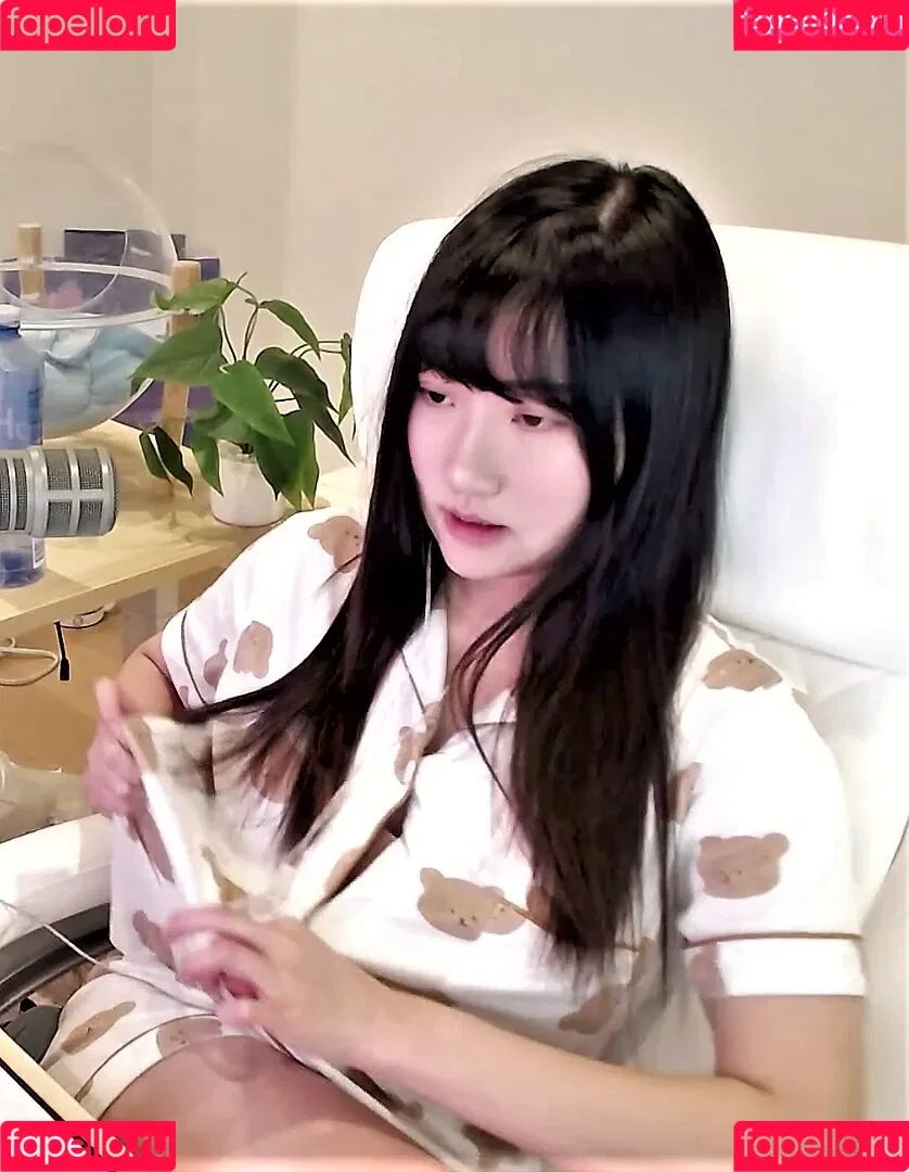AriaSaki / annoyingaria Onlyfans Photo Gallery 