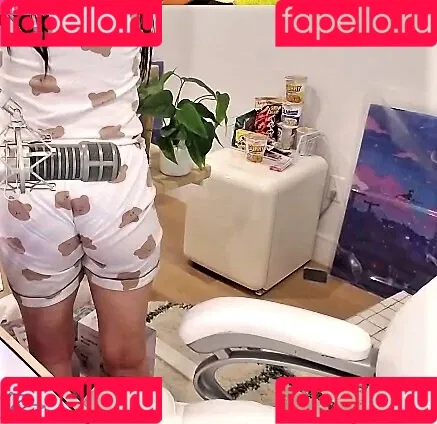 AriaSaki / annoyingaria Onlyfans Photo Gallery 
