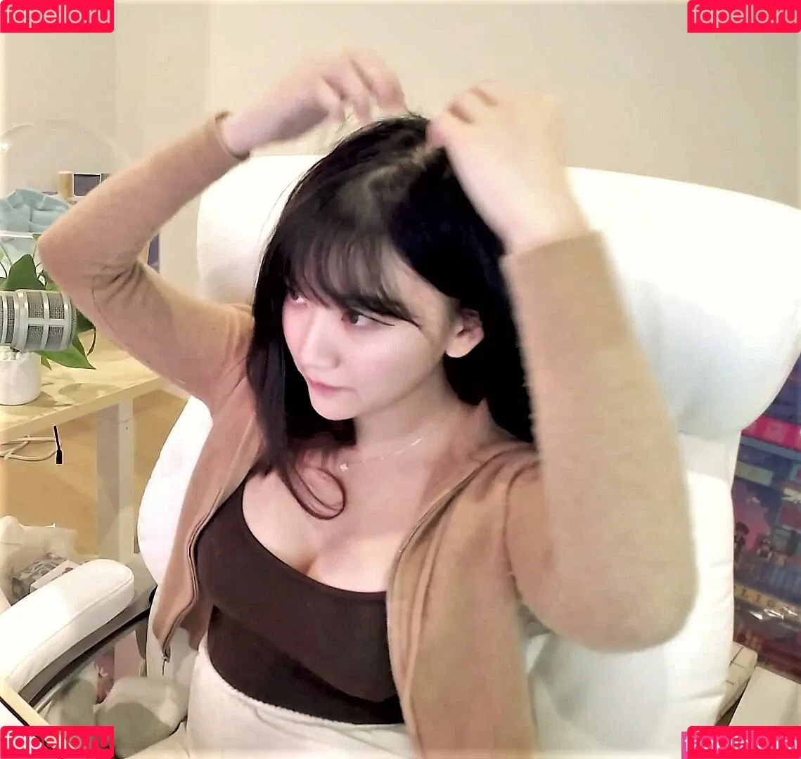 AriaSaki / annoyingaria Onlyfans Photo Gallery 