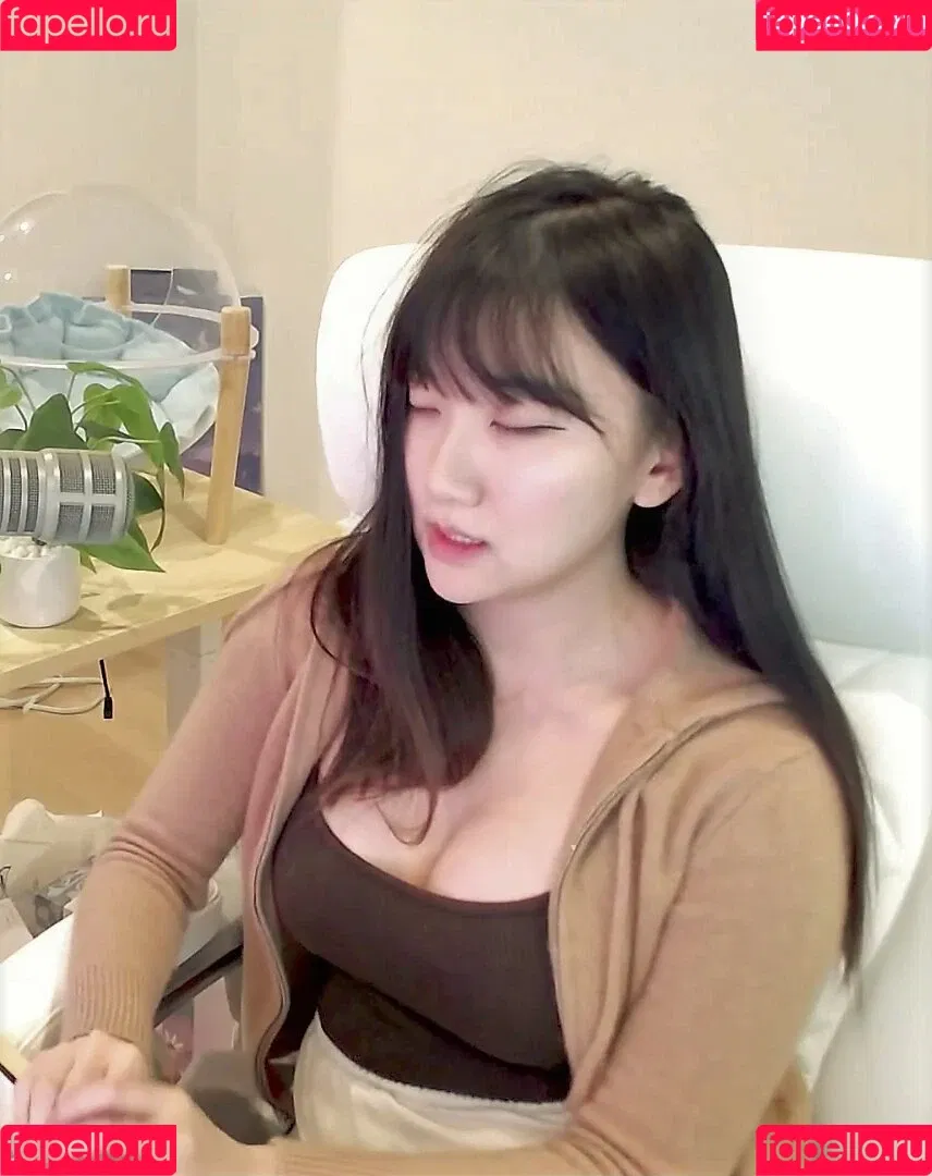 AriaSaki / annoyingaria Onlyfans Photo Gallery 
