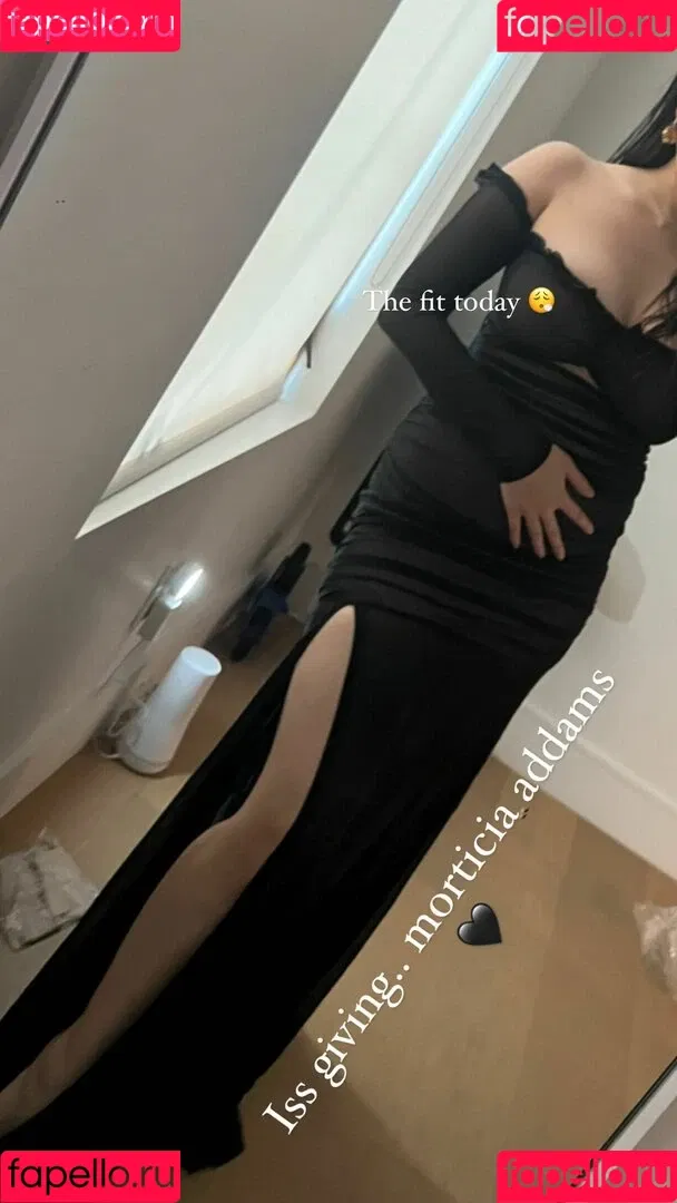 AriaSaki / annoyingaria Onlyfans Photo Gallery 
