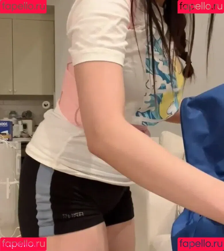 AriaSaki / annoyingaria Onlyfans Photo Gallery 