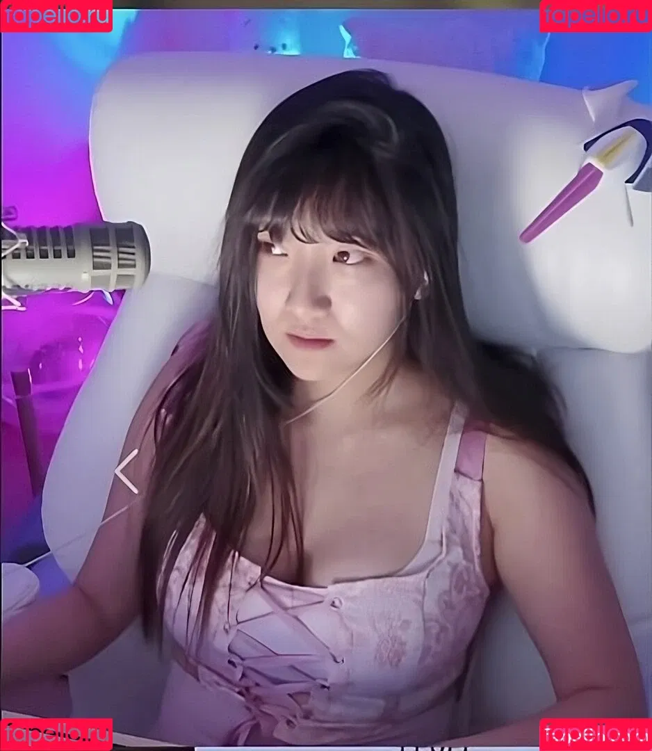 AriaSaki / annoyingaria Onlyfans Photo Gallery 