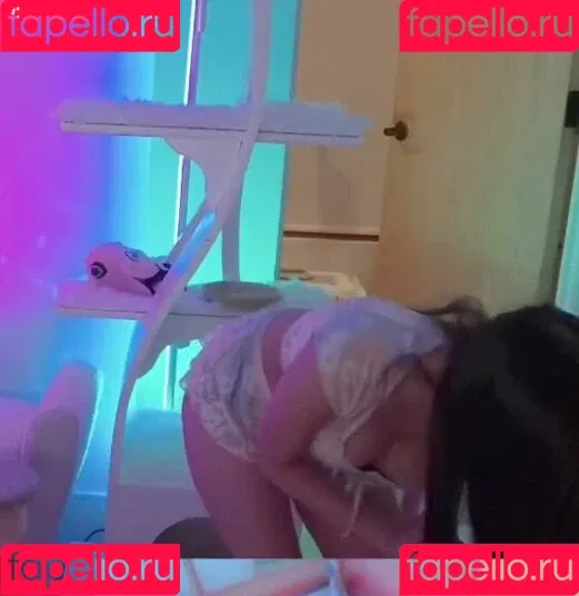 AriaSaki / annoyingaria Onlyfans Photo Gallery 