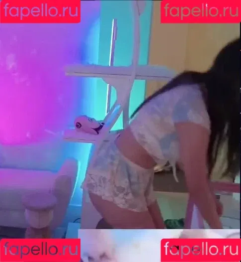 AriaSaki / annoyingaria Onlyfans Photo Gallery 